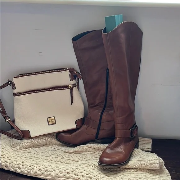 Dooney & Bourke White and Brown Crossbody Bag - Picture 4 of 4